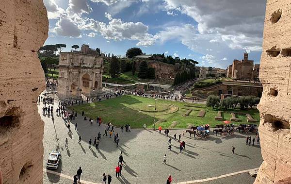 【義大利：神秘的羅馬】不敢想像的鬥獸場。好美的許願池。壯觀的萬神殿。巴洛克聞名的四河廣場 @花子看世界