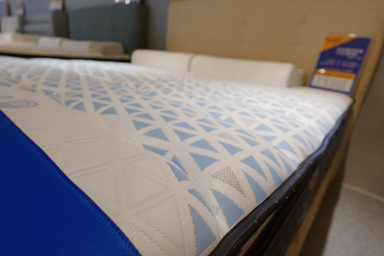 【台灣製造MIT床在這裡】30年經驗．媲美飯店品質．工廠直營價格ＣＰ值高．全系列加厚．堅持給你最好的睡眠品質 @花子看世界