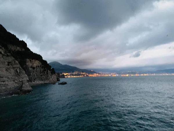 【義大利：阿瑪菲小鎮】流連忘返的阿瑪菲海岸|無限延伸到思念的那一頭。峭壁上絕美景觀飯店 @花子看世界
