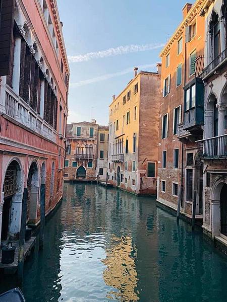 【義大利：浪漫水都威尼斯】讓自己一生一次迷失方向。即將消失的城鎮。嘆息橋總督宮。聖馬可廣場。漫遊水都鳳尾船。歡樂面具嘉年華。 @花子看世界