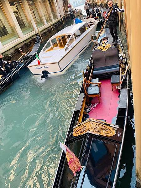 【義大利：浪漫水都威尼斯】讓自己一生一次迷失方向。即將消失的城鎮。嘆息橋總督宮。聖馬可廣場。漫遊水都鳳尾船。歡樂面具嘉年華。 @花子看世界